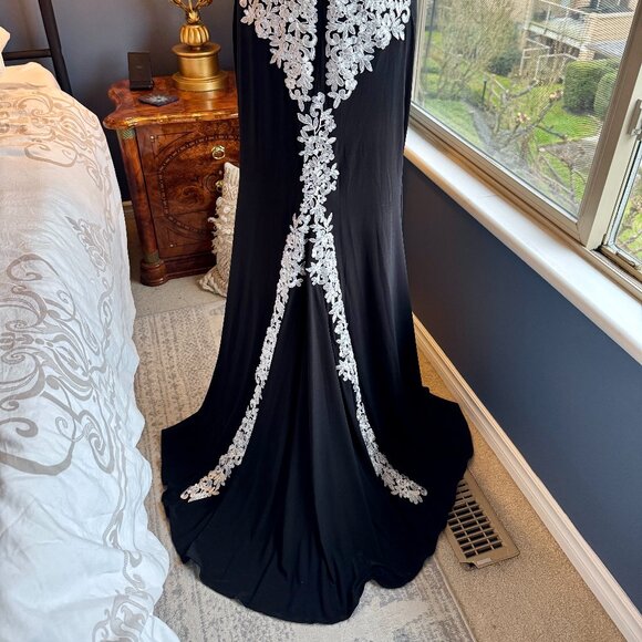 NWT Bebe Black w White Lace Formal Maxi Gown Mesh Cutouts Train - Picture 7 of 15